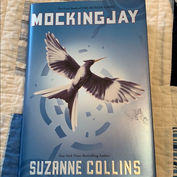 Mocking Jay book by Suzanne Collins -Hunger Games - Picture 2 of 4